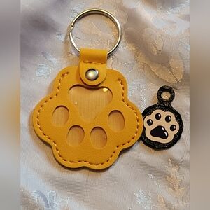 🔮 NEW 🔮Yellow Paw Print Key Holder